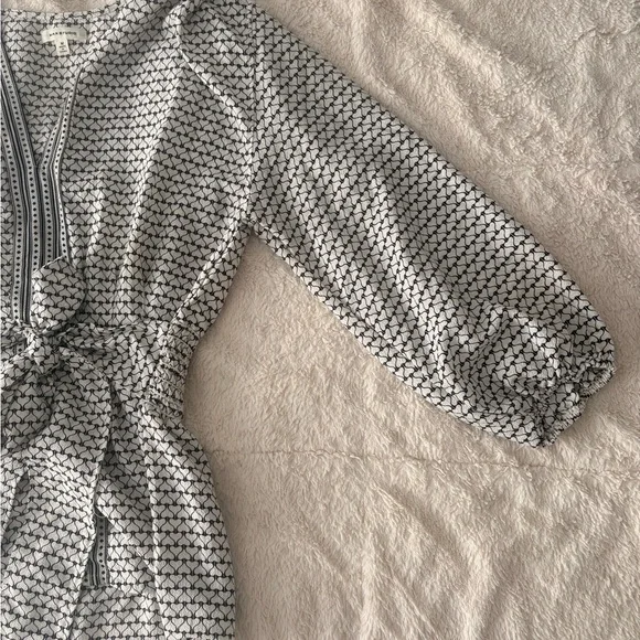 Max Studio V Neck Waist Romantic Tie Blouse Medium - Picture 3 of 9